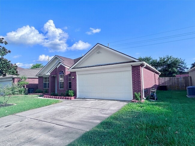18523 Spinney Ln in Cypress, TX - Foto de edificio - Building Photo