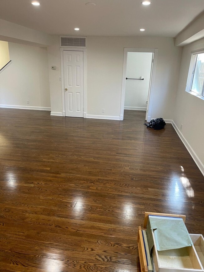 12244 Magnolia Blvd in Valley Village, CA - Building Photo - Building Photo