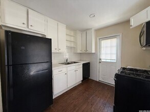 258 Cliffwood Dr in San Antonio, TX - Building Photo - Building Photo