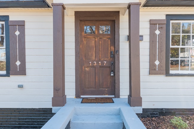 1317 W 4th St in Charlotte, NC - Foto de edificio - Building Photo