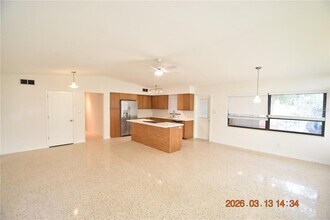 528 Suwanee Cir in Tampa, FL - Building Photo - Building Photo