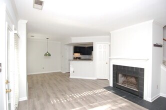 1450 Barton Place Dr in Raleigh, NC - Foto de edificio - Building Photo