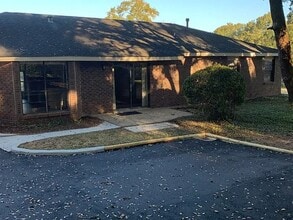 1905 Woodgate Rd in Mobile, AL - Building Photo - Building Photo