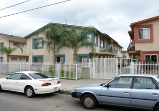 14618 Wyandotte St in Van Nuys, CA - Building Photo - Building Photo