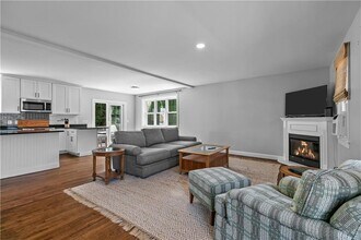 25 Clayton St in Middletown, RI - Building Photo - Building Photo