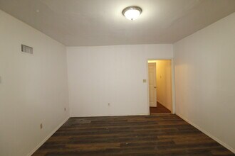 1205 S Dr E E Dunlap Hwy, Unit A in San Diego, TX - Building Photo - Building Photo