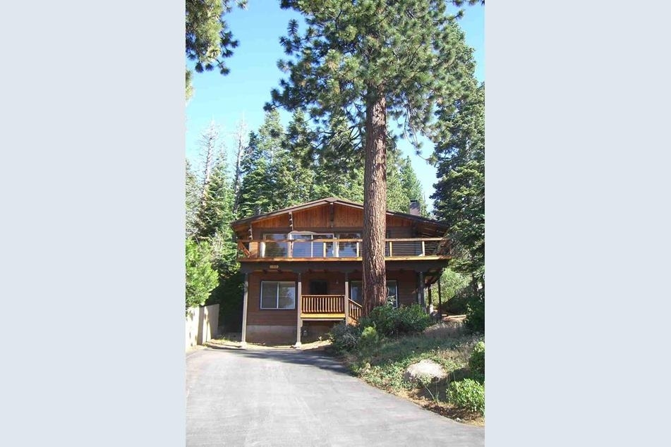 1375 N Lake Blvd in Tahoe City, CA - Building Photo