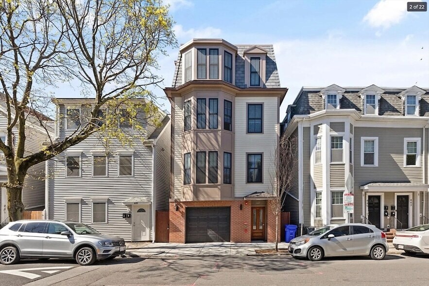447 W Fourth St in Boston, MA - Building Photo