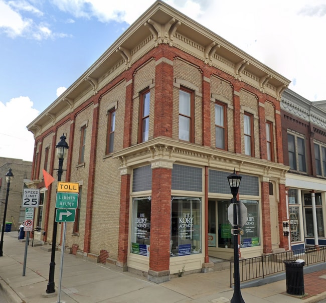 104 N Walnut St