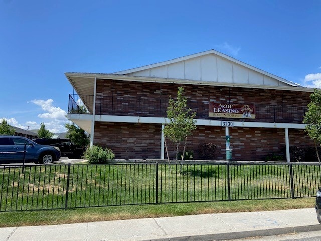 Royal Vista Apartments in Carson City, NV - Building Photo - Building Photo