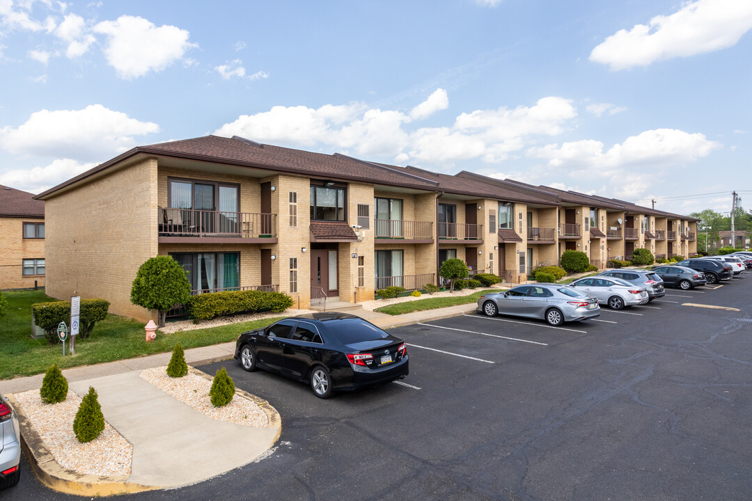 Doral Condo Clubhouse in Philadelphia, PA - Foto de edificio