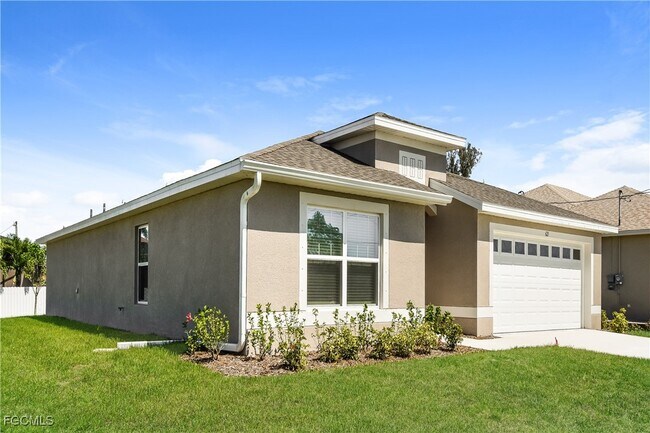 621 NW 37th Pl in Cape Coral, FL - Building Photo - Building Photo