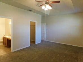 6624 Waterton Dr in Riverview, FL - Foto de edificio - Building Photo