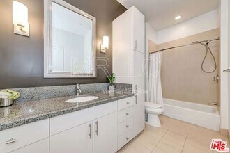 3810 Wilshire Blvd in Los Angeles, CA - Building Photo - Building Photo