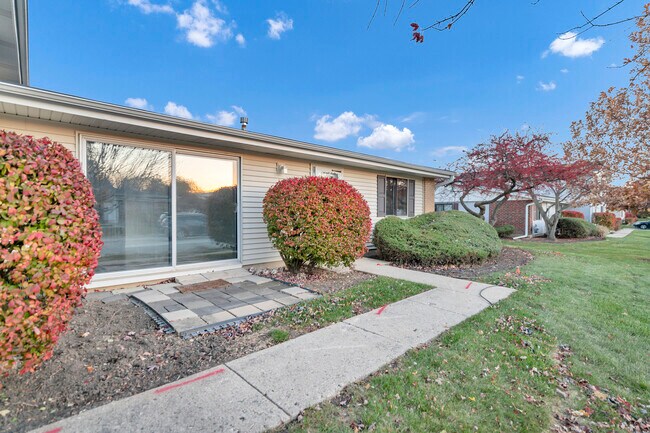 1321 Yarmouth Ct in Schaumburg, IL - Building Photo - Building Photo