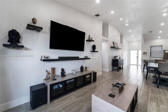 6711 NW 193rd Ter in Hialeah, FL - Building Photo - Building Photo