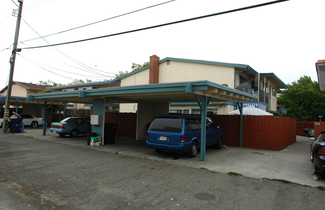 210-214 Westwood St in Vallejo, CA - Building Photo