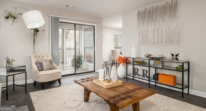 7100 Roswell Rd in Atlanta, GA - Building Photo - Building Photo