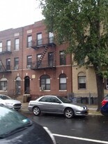 31-46-46 35th St in Queens, NY - Building Photo