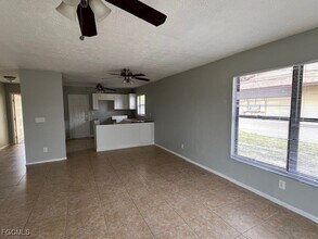 1206 Diplomat Pkwy E in Cape Coral, FL - Building Photo - Building Photo