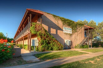 University Arms Apartments in Tucson, AZ - Foto de edificio - Building Photo