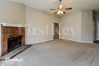 6546 Valley Oak Dr in Memphis, TN - Foto de edificio - Building Photo