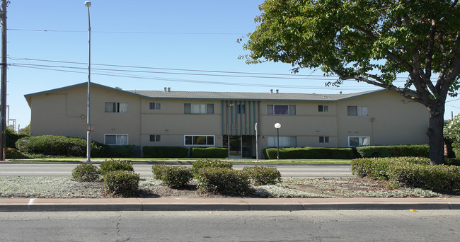 15111 Washington Ave in San Leandro, CA - Building Photo - Building Photo