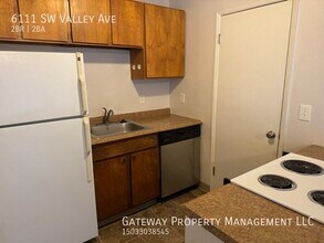 6111 SW Valley Ave in Beaverton, OR - Building Photo - Building Photo