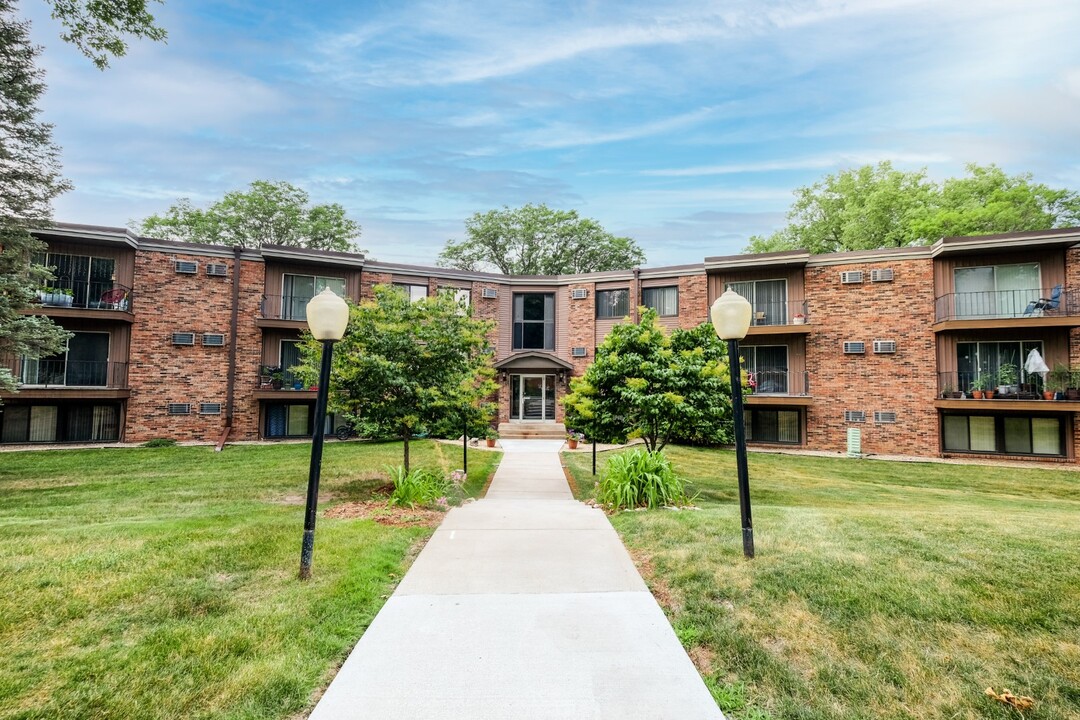 Lakehill Apartments in St. Anthony, MN - Foto de edificio