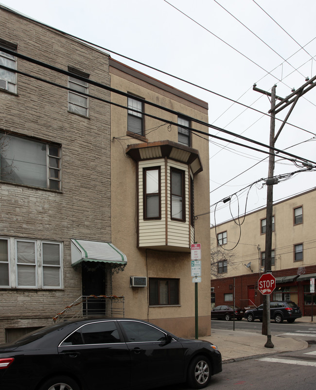 1600 S 13th St in Philadelphia, PA - Building Photo - Building Photo