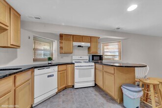 2208 W Iowa St in Chicago, IL - Building Photo - Building Photo