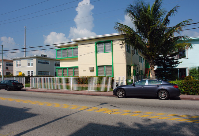 7600 Dickens in Miami Beach, FL - Foto de edificio - Building Photo