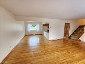 5650 Cascade Ct in Seven Hills, OH - Building Photo - Building Photo