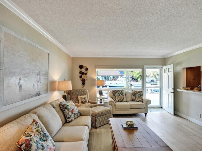 2866 NE 30th St in Fort Lauderdale, FL - Foto de edificio - Building Photo