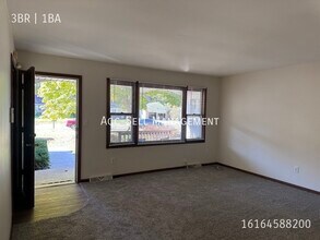 5798 Christie Ave SE in Kentwood, MI - Building Photo - Building Photo