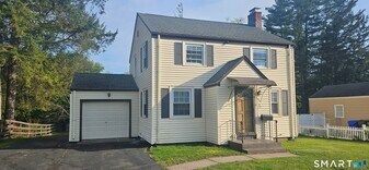 83 Forest St in East Hartford, CT - Building Photo