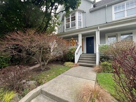 414 Malden Ave E in Seattle, WA - Building Photo