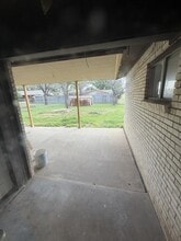 106 N 30th St in Gatesville, TX - Building Photo - Building Photo