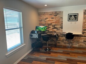 8714 Quinn St in Dallas, TX - Building Photo - Building Photo