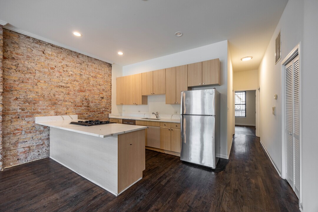 2833 W Medill Ave, Unit 1 in Chicago, IL - Foto de edificio
