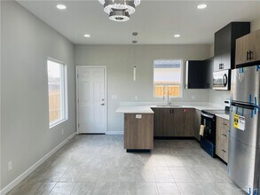 1108 Sugar Gdn Dr, Unit 4 in Pharr, TX - Building Photo - Building Photo