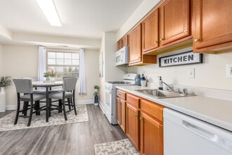 Security Park Apartments in Baltimore, MD - Building Photo - Interior Photo