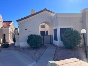 1111 W Summit Pl in Chandler, AZ - Foto de edificio - Building Photo