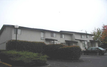 Brentwood Apartments in Mountlake Terrace, WA - Building Photo - Building Photo