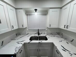 2130 N Glenn Ave in Fresno, CA - Building Photo - Building Photo