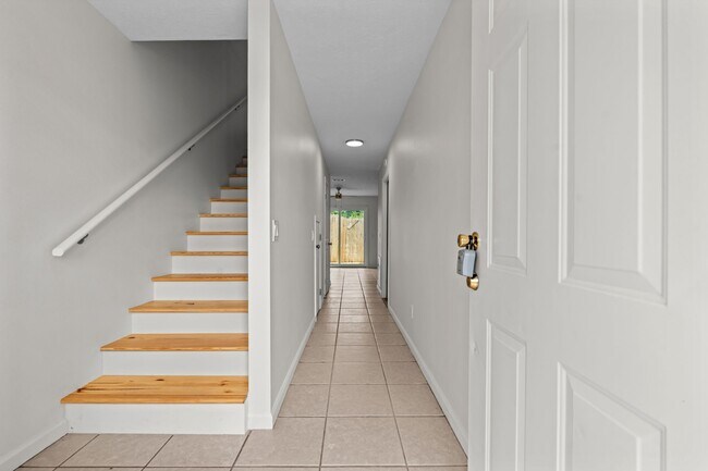 5115 E 11th St in Panama City, FL - Foto de edificio - Building Photo