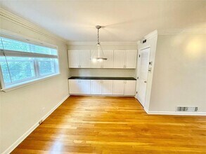 3660 Peachtree Rd in Atlanta, GA - Building Photo - Building Photo