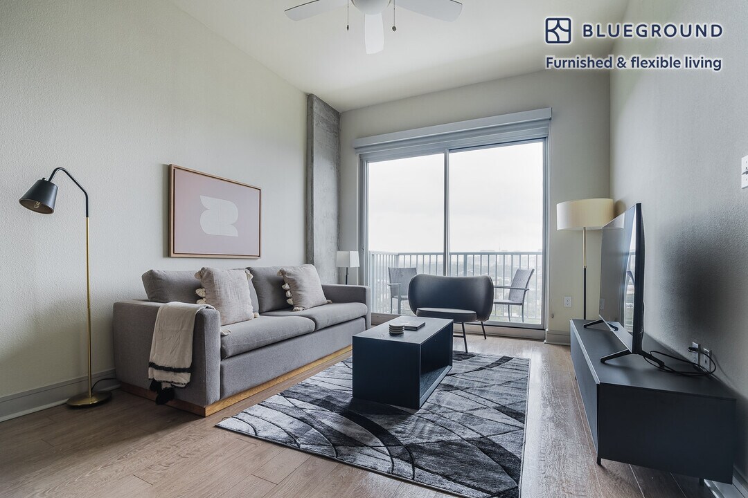 615 W 7th St in Austin, TX - Building Photo