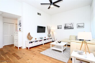 601 Beachwalk Cir in Naples, FL - Building Photo - Building Photo