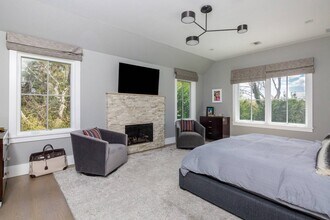 55 Floyd St in East Hampton, NY - Foto de edificio - Building Photo